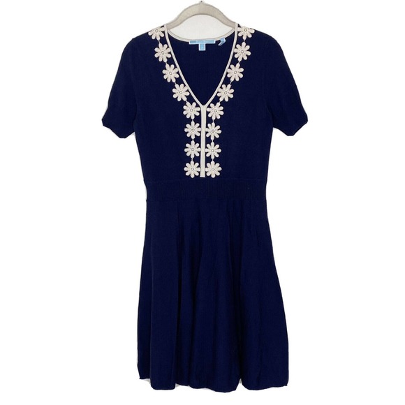 Draper James Dresses & Skirts - Draper James V neck Sweater Dress Navy Blue/White Flowers Knit A Line Sz Sm